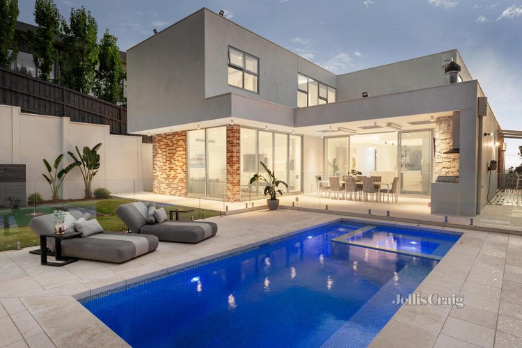 92 Ingrams Road Research 3095