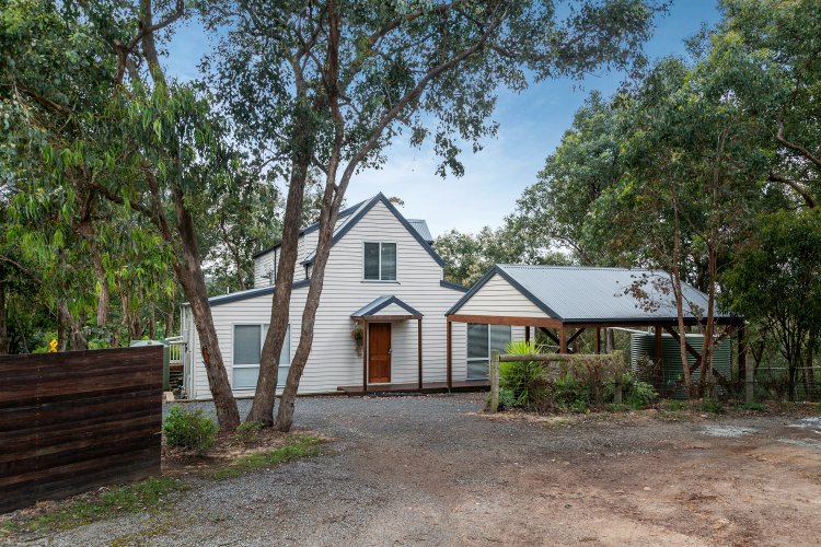 92 Kangaroo Ground Warrandyte Road North Warrandyte 3113