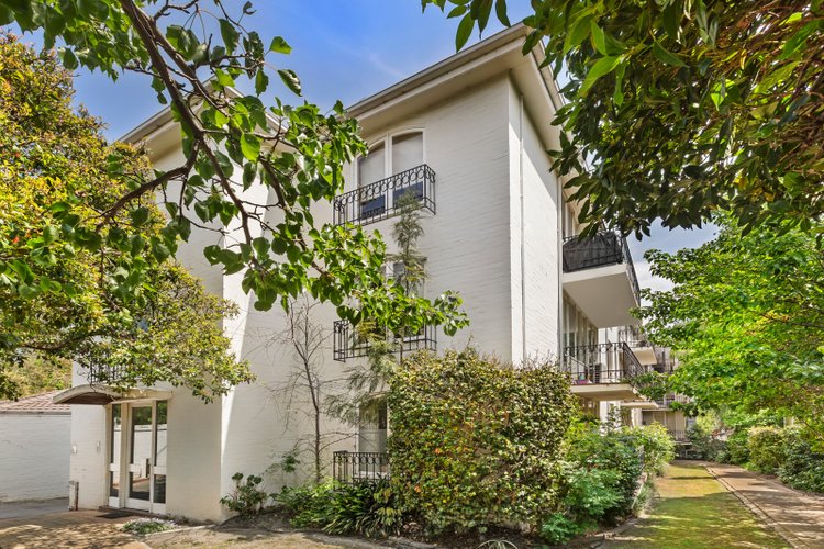9/2 Tintern Avenue Toorak 3142