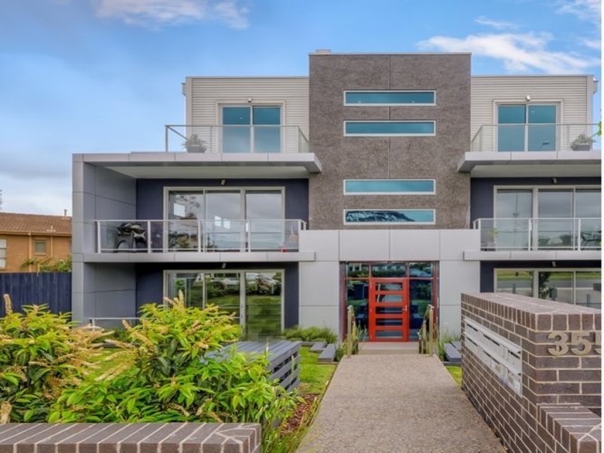 9 355 Burwood Highway Burwood 3125