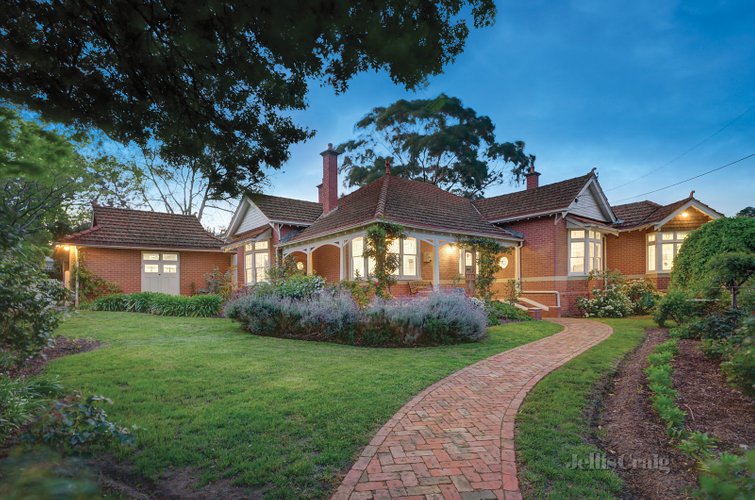 99 Windsor Crescent Mont Albert 3127