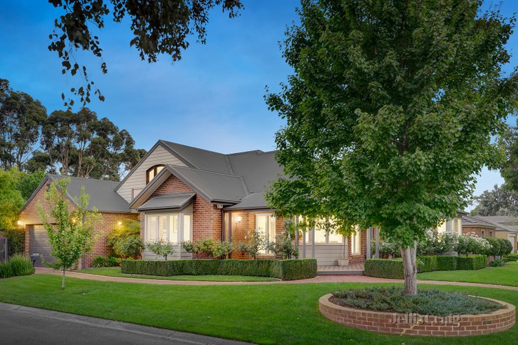 15 Killarney Ridge Greensborough 3088