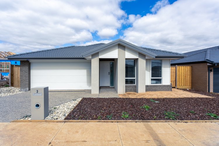 Room 1/3 Linkage Street  Bonshaw 3352