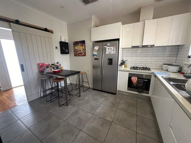 Room 4/60 Virginia Street Mount Waverley 3149