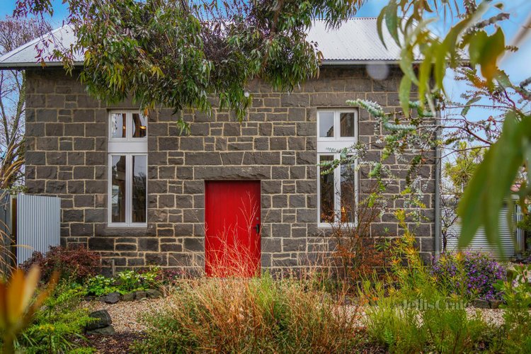 'The Stables' 60 Ebden Street Kyneton 3444