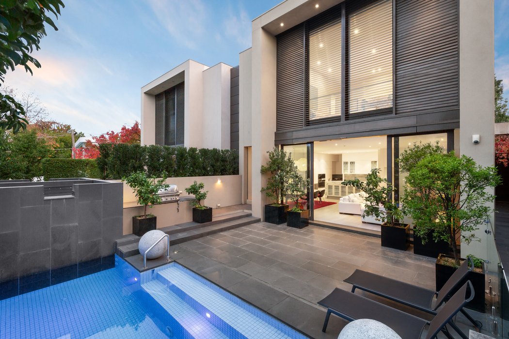 Abby Innes Real Estate Agent Stonnington Marshall White