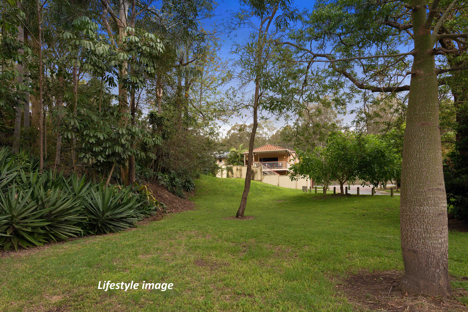 1 Estate Place, Holland Park West QLD 4121