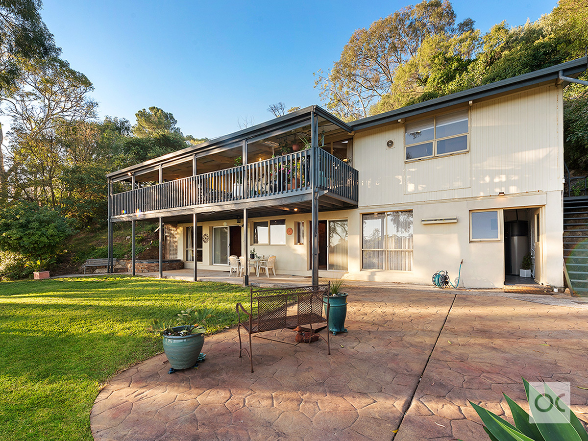 1 Knoll Crescent