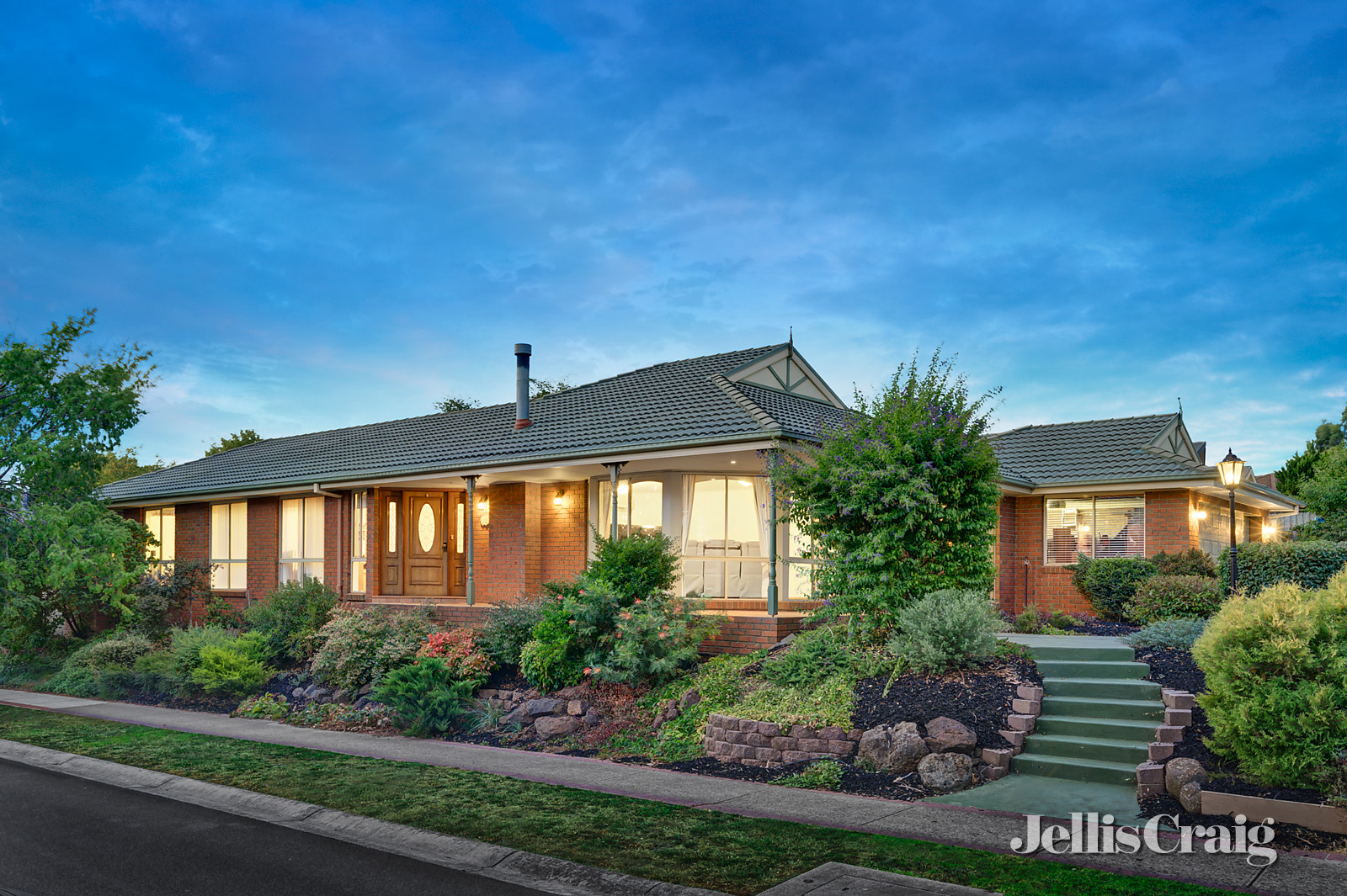 1 Norwich Close, Chirnside Park
- Print Image 1