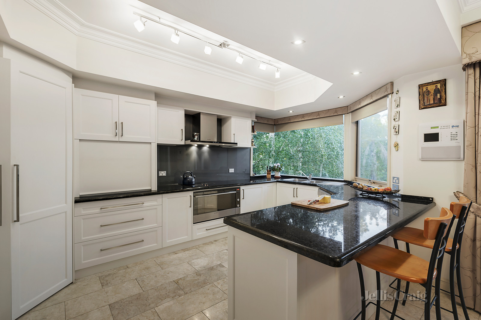 1 Oakwood Court, Templestowe
- Print Image 1
