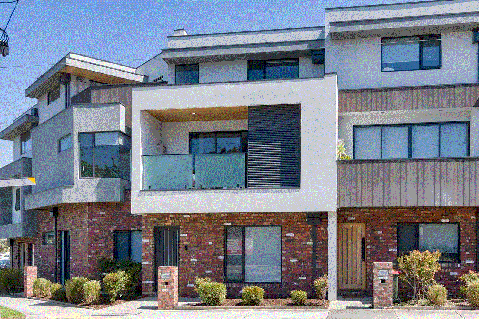 https://images.listonce.com.au/listings/1-the-crescent-ascot-vale-vic-3032/552/01815552_floorplan_02.gif?W6pAptSWvQc