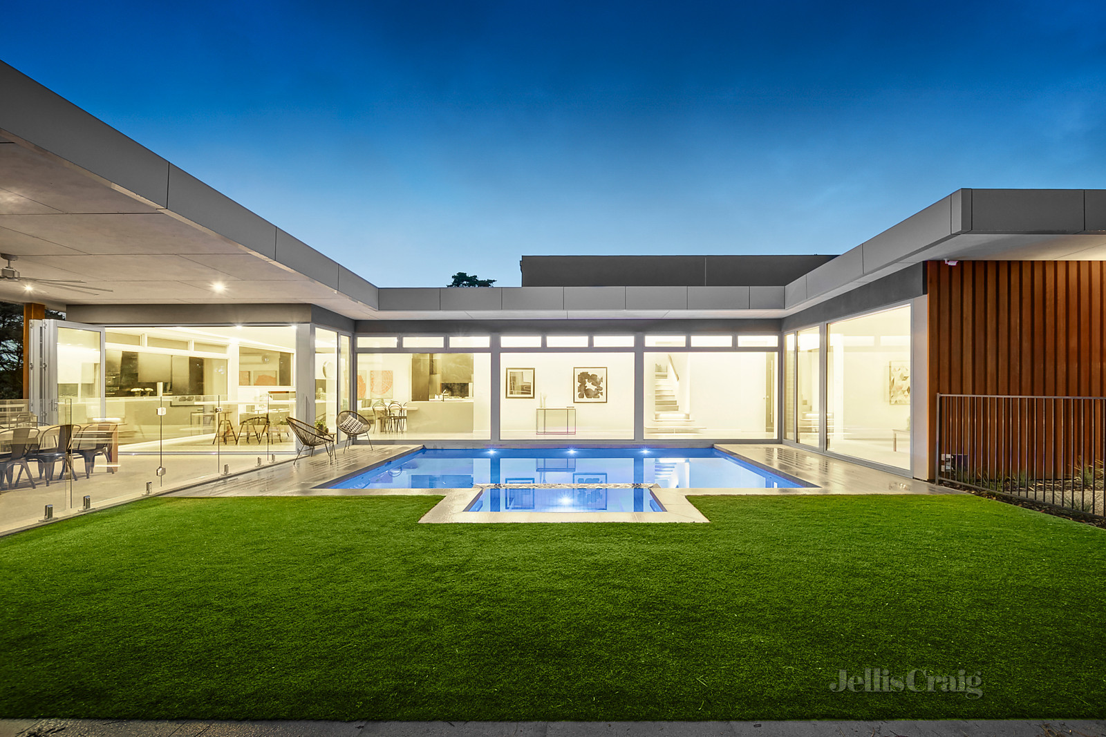 10-12 Colin Avenue, Park Orchards
- Print Image 1