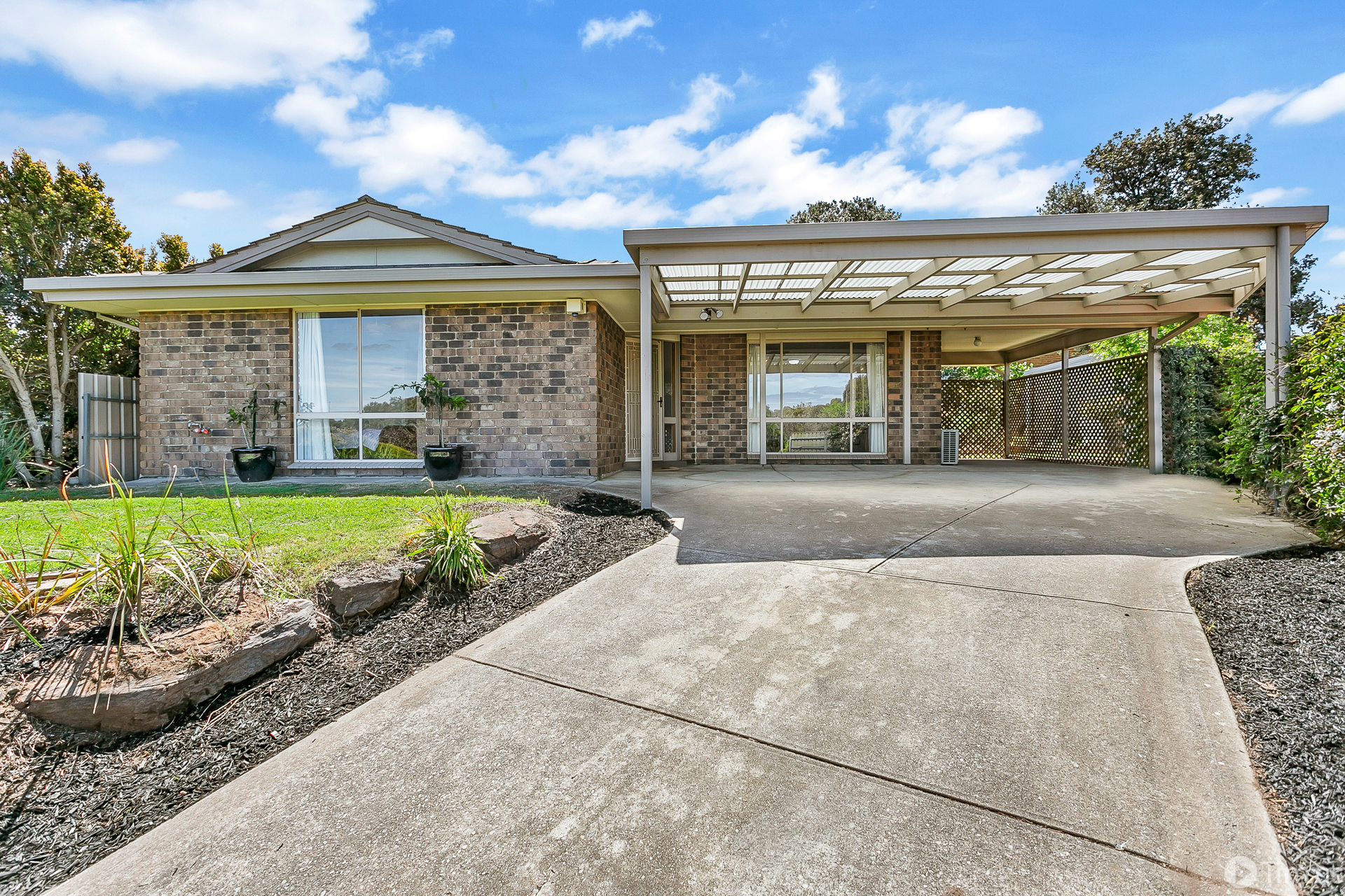 10 Aish Court