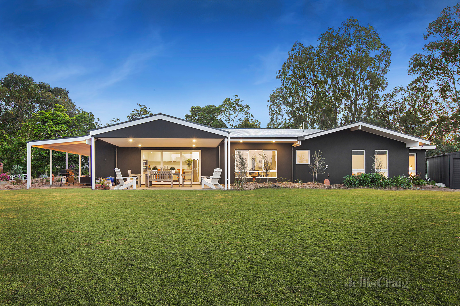 10 Falconer Road, Park Orchards
- Print Image 1