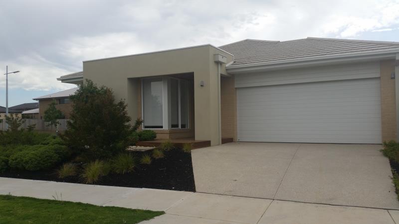10 Shiraz Crescent, Point Cook VIC 3030 