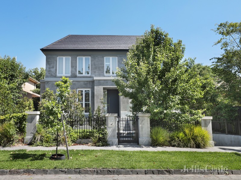 10 Stonehaven Avenue