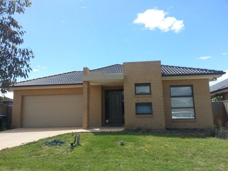 10 Tarcoola Crescent, Sanctuary Lakes VIC 3030 