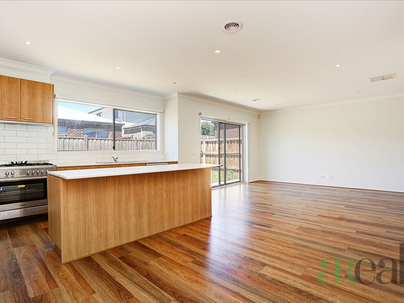 10 Yarkon Way, Point Cook VIC 3030 