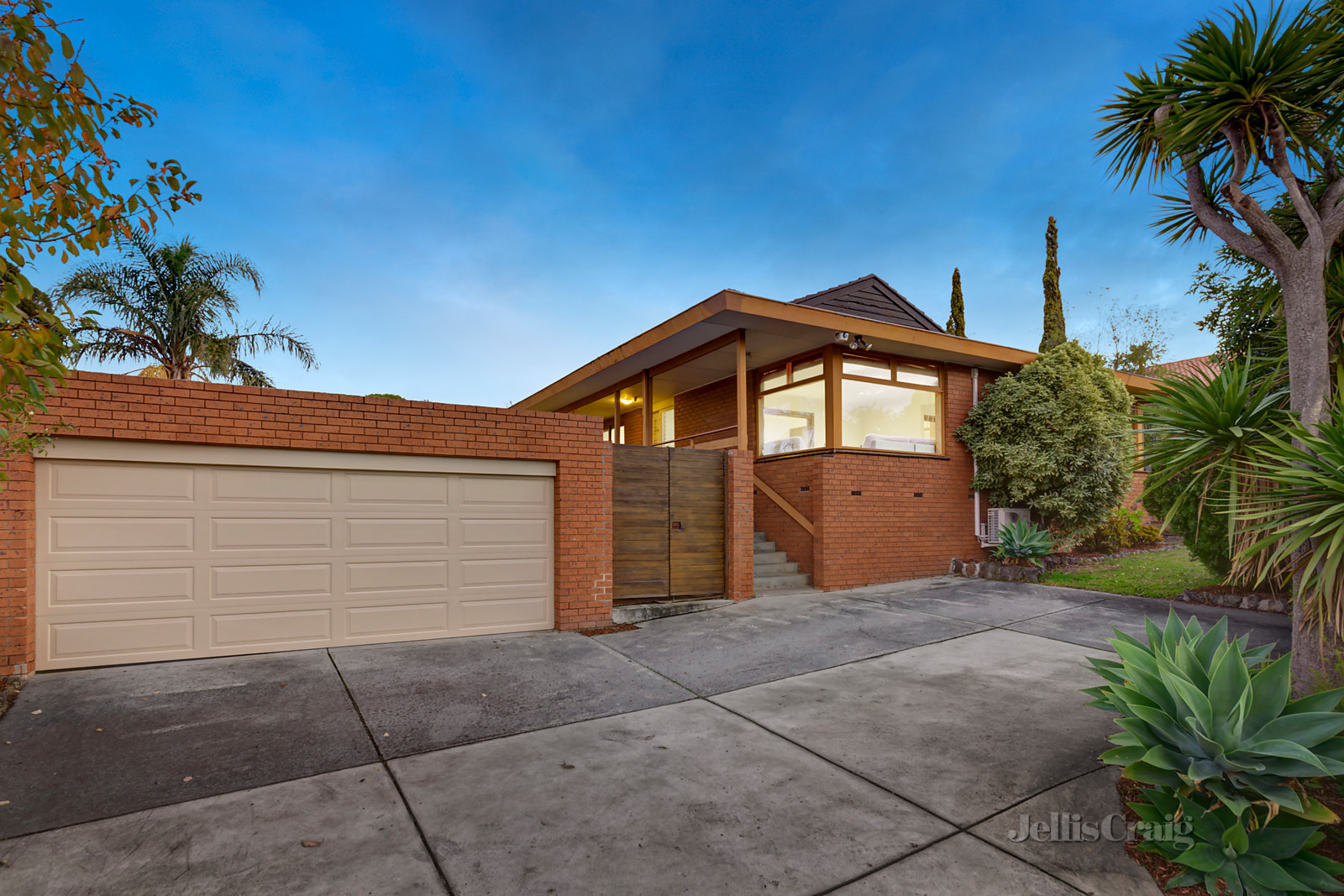 102 King Street, Doncaster East
- Print Image 1