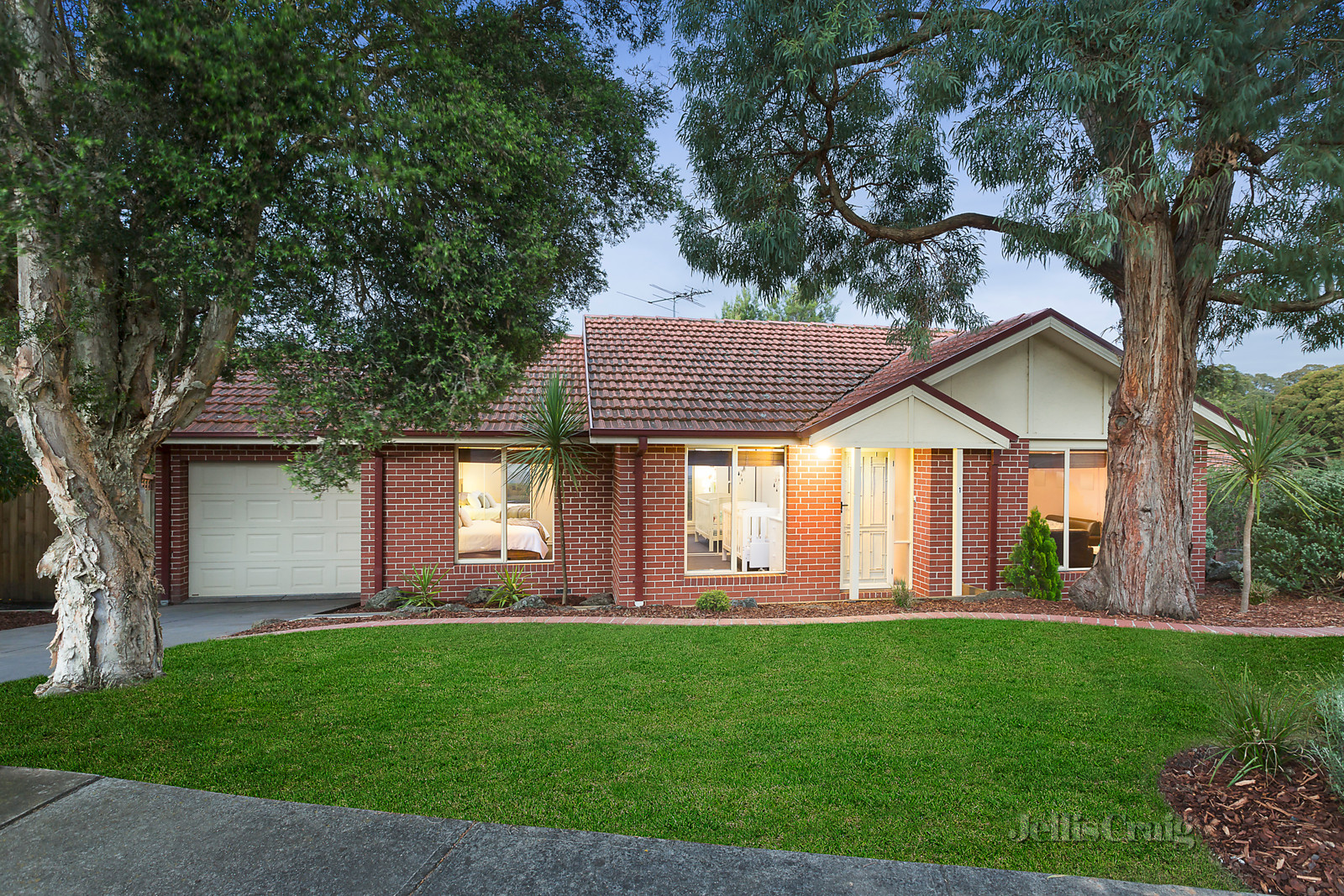 1/1 James Street, Montmorency - Print Image 1