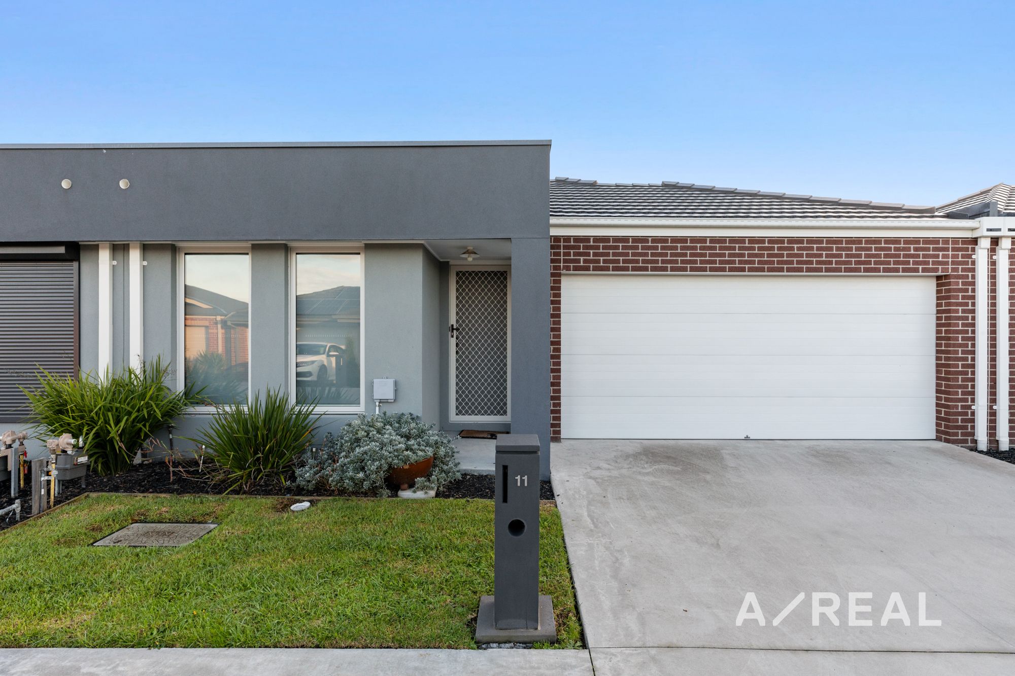 11 Lancaster Cres Carrum Downs VIC 3201 