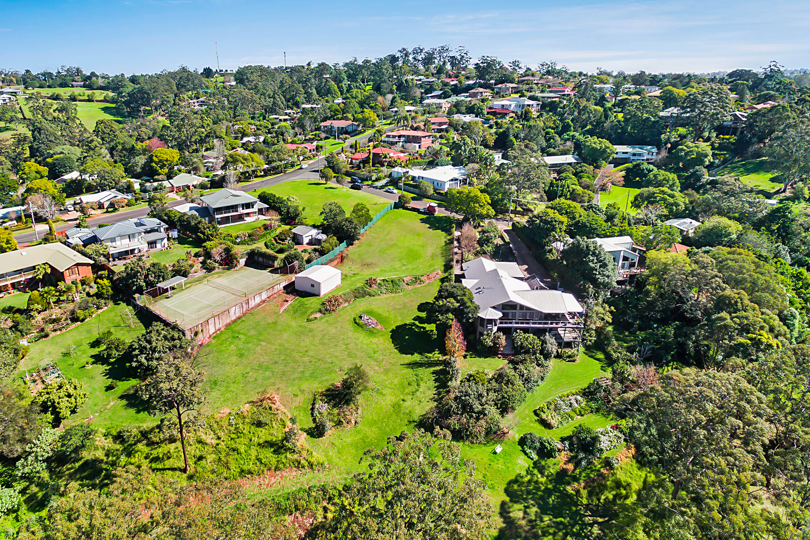 11 Scenic Crescent, Blue Mountain Heights QLD 4350