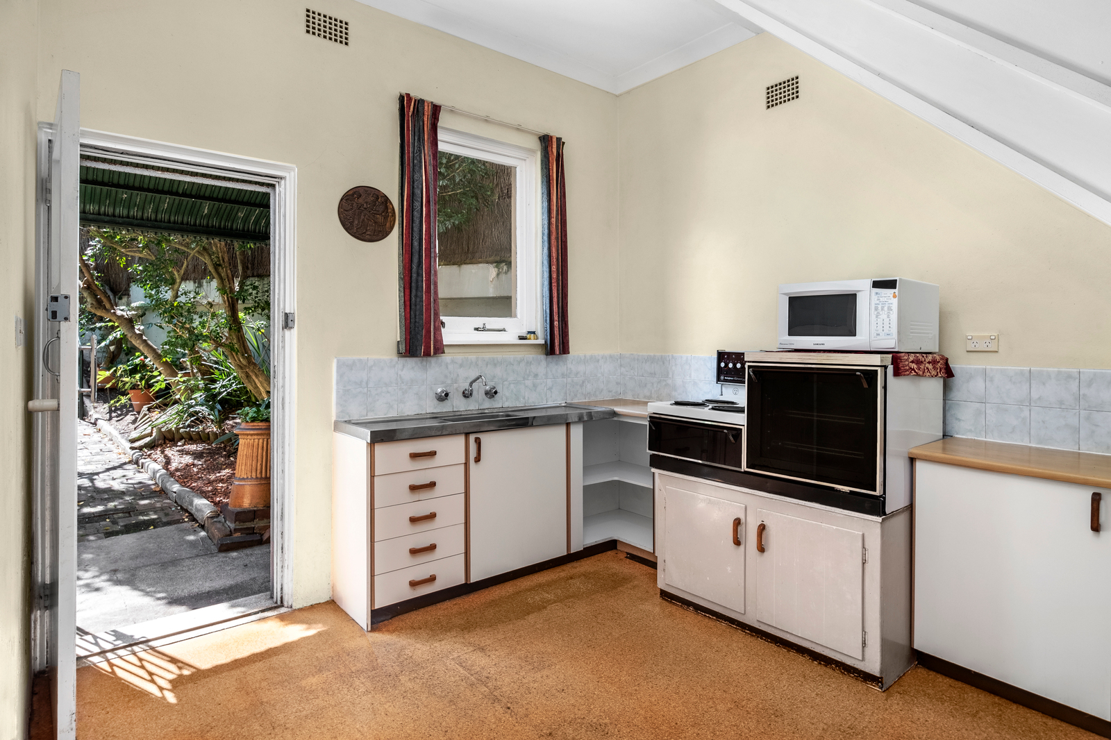 110 Carrington Road, Waverley NSW 2025 110 Carrington Road, Waverley NSW 2025