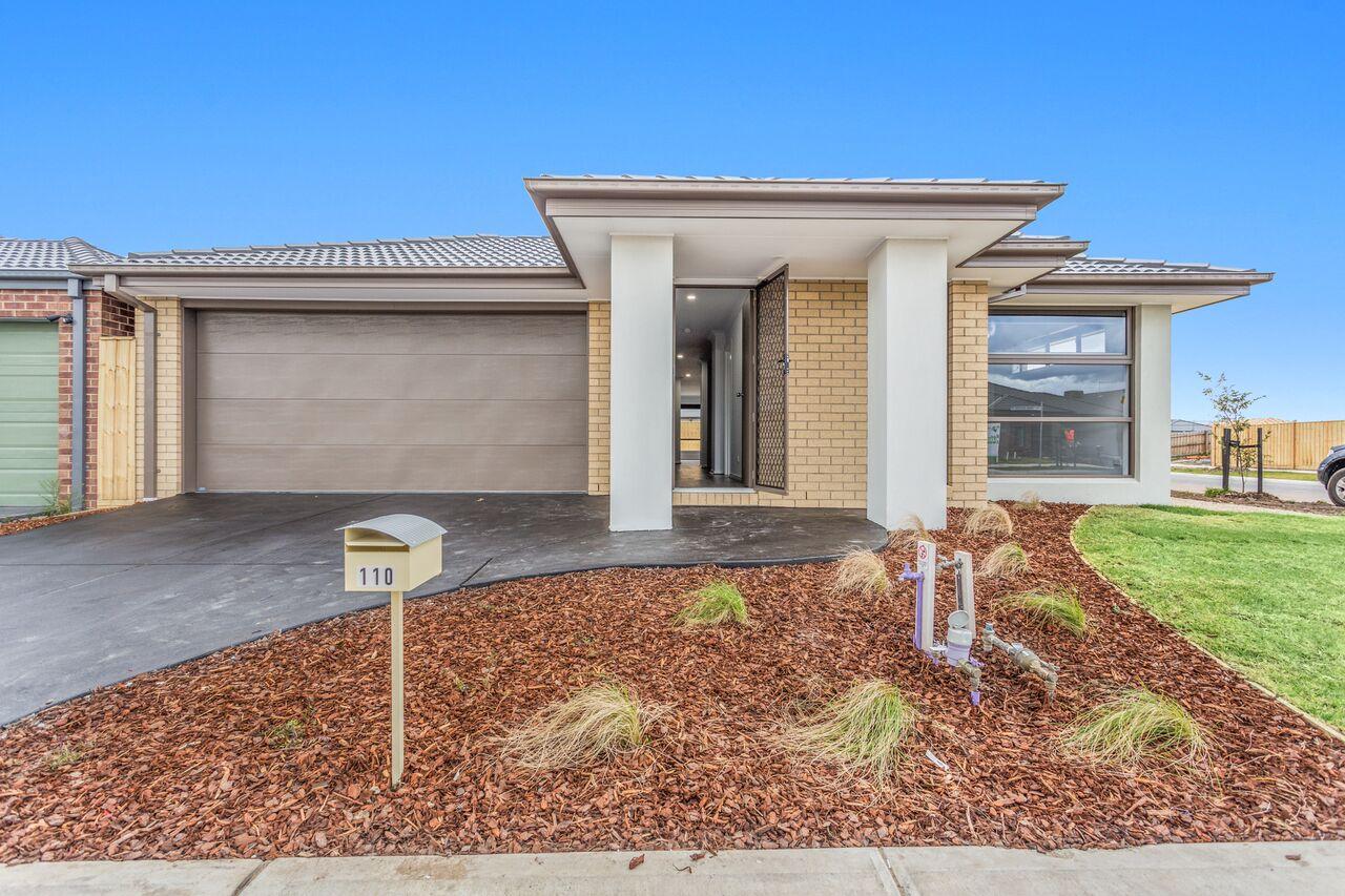 112 Park Orchards Drive, Pakenham VIC 3810 