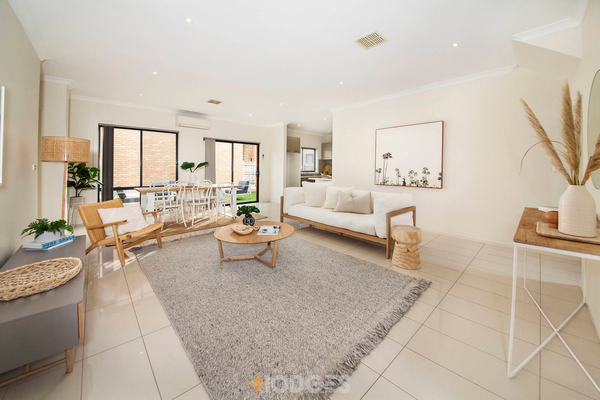 1/17 Collocott Street Mordialloc