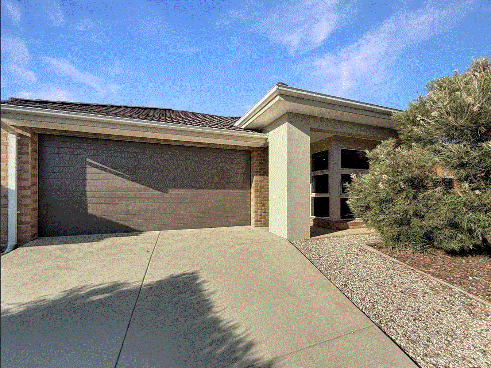 https://images.listonce.com.au/listings/12-cape-way-armstrong-creek-vic-3217/373/01889373_floorplan_01.gif?I7u3ghCS_2U