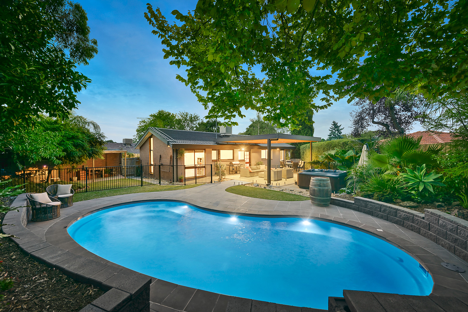 12 Marilyn Crescent, Ringwood
- Print Image 1