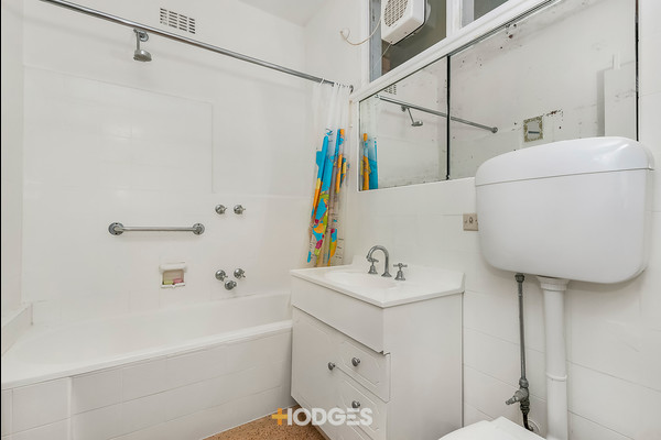 1/20 Shirley Grove St Kilda East