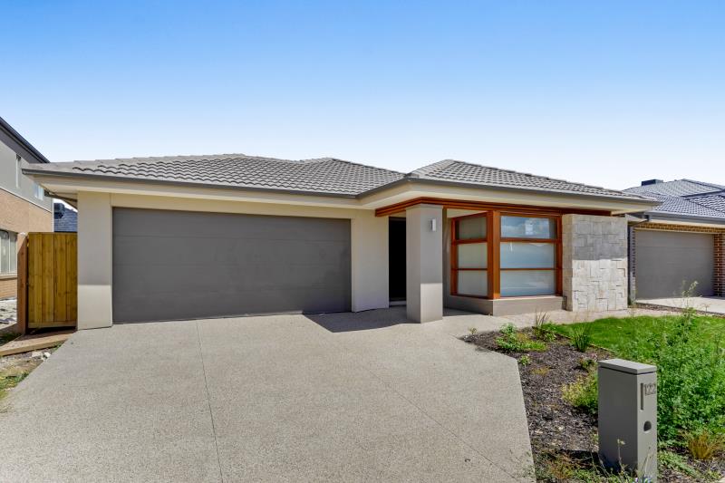 122 Bondi Parade, Point Cook VIC 3030 