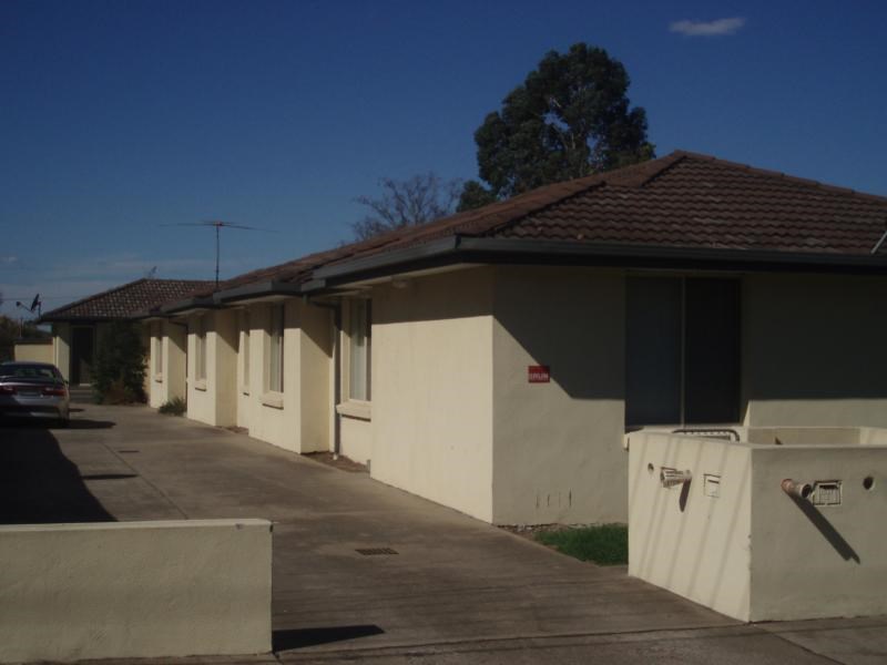 1/28 Lyndhurst Crescent, Brunswick East VIC 3057 