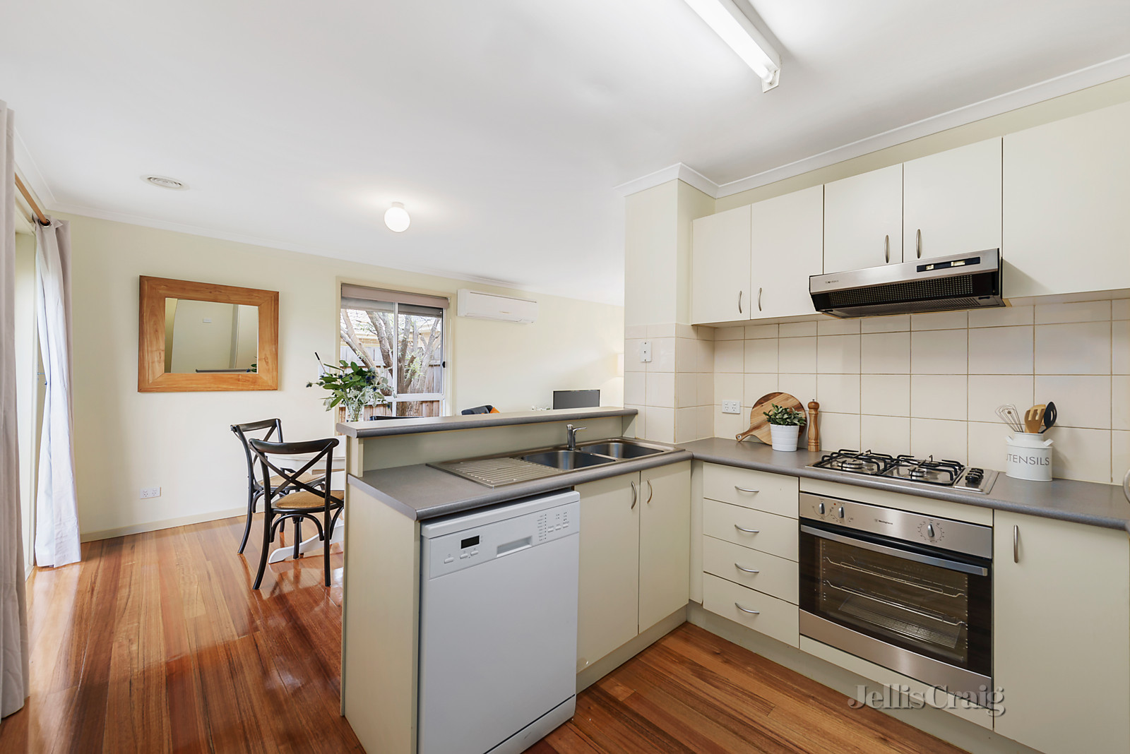 13 Gateway Close, Chadstone
- Print Image 1
