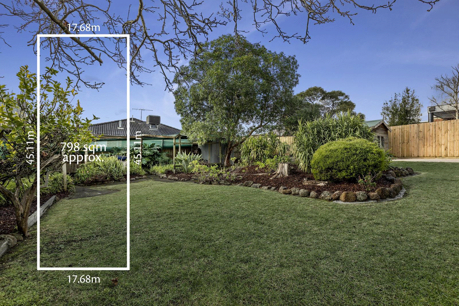 https://images.listonce.com.au/listings/13-glenview-road-doncaster-east-vic-3109/045/01251045_floorplan_01.gif?Zo4A3MVgAs0
