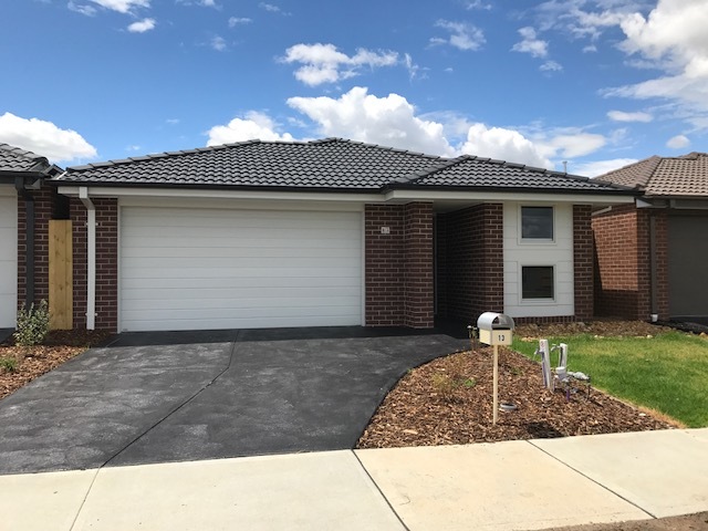 13 Lotus Street, Pakenham VIC 3810 