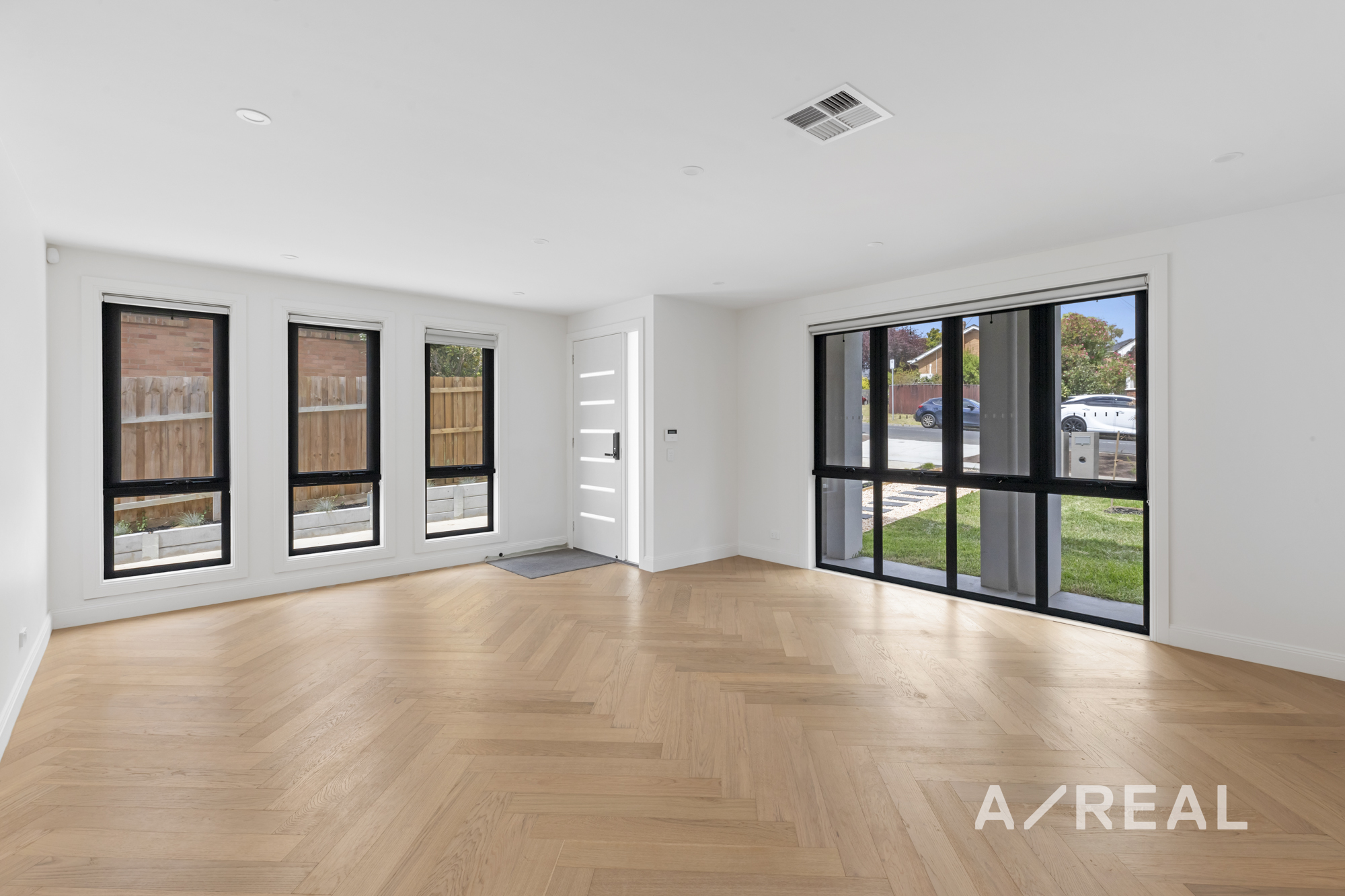 1/30 Wadham Parade, Mount Waverley VIC 3149 