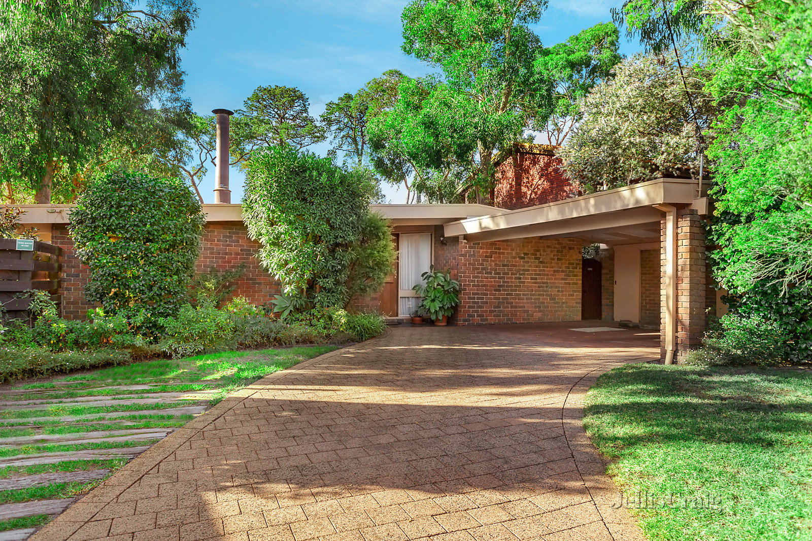 15 Esperance Road, Mount Waverley
- Print Image 1