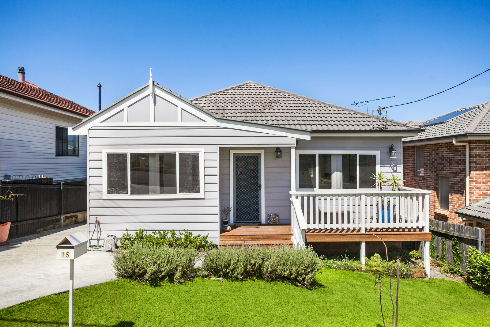 15 Hill Street, Mount Saint Thomas NSW 2500