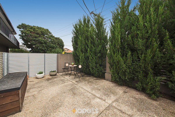 1/52 Plummer Road Mentone