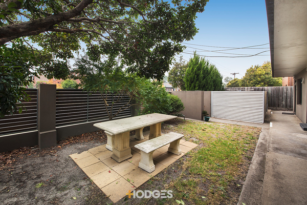 1/52 Plummer Road Mentone