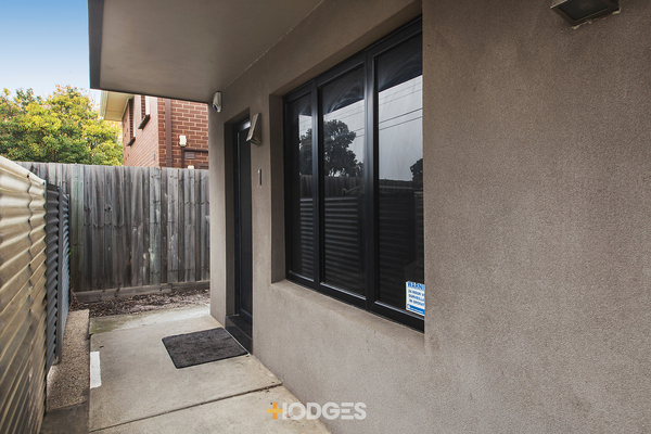 1/52 Plummer Road Mentone