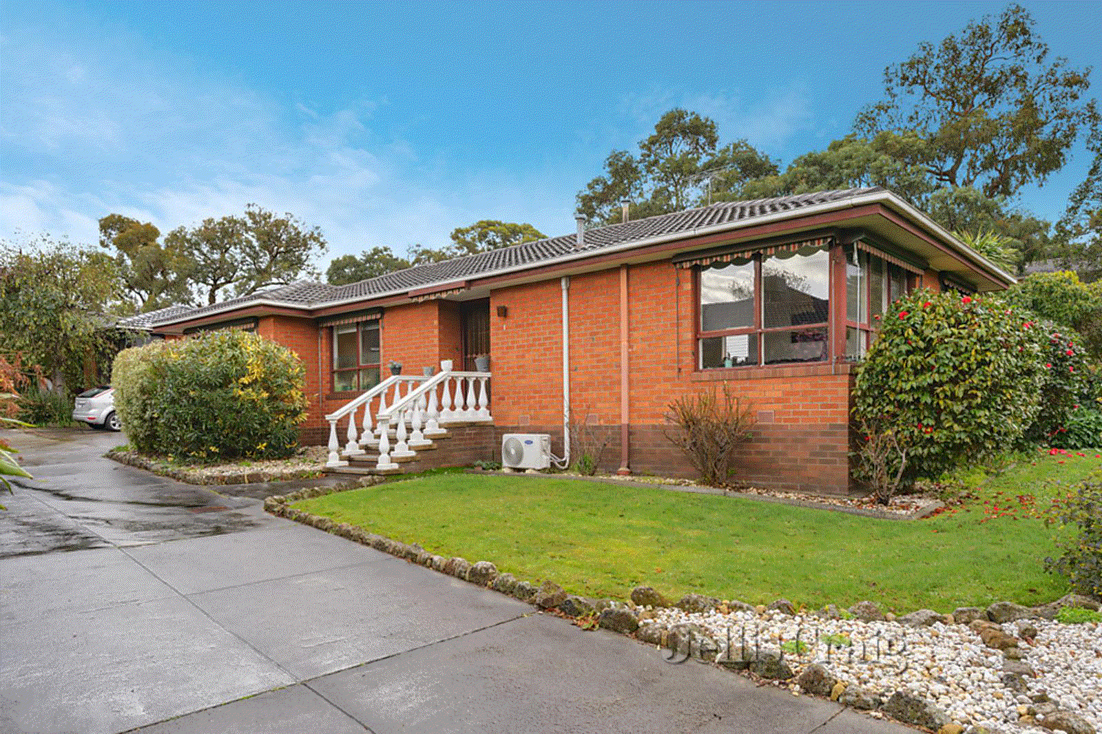 https://images.listonce.com.au/listings/153-55-luckie-street-nunawading-vic-3131/451/00958451_floorplan_01.gif?hMaliAFu6dU