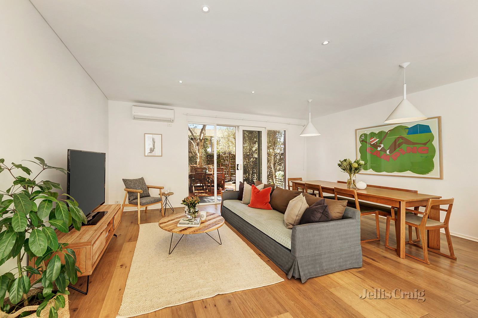 16 Balmoral Place, South Yarra
- Print Image 1