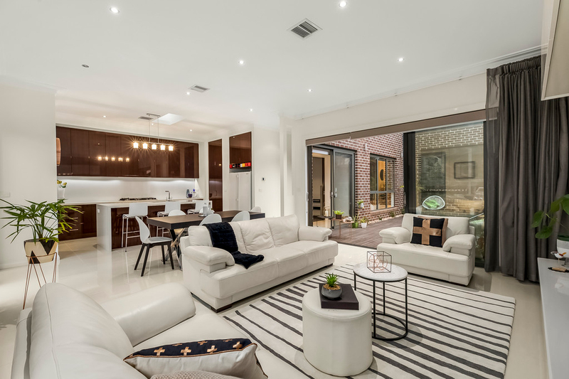 16 Banool Quadrant, Doncaster East