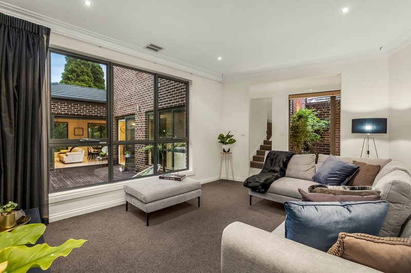 16 Banool Quadrant, Doncaster East