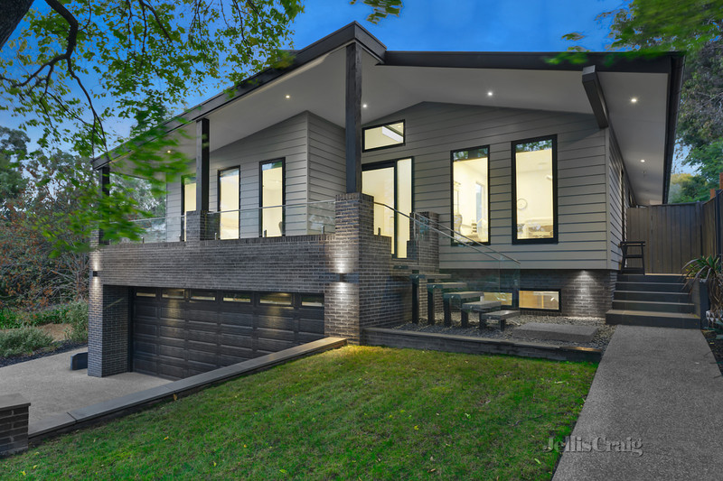 16 McFarlane Street