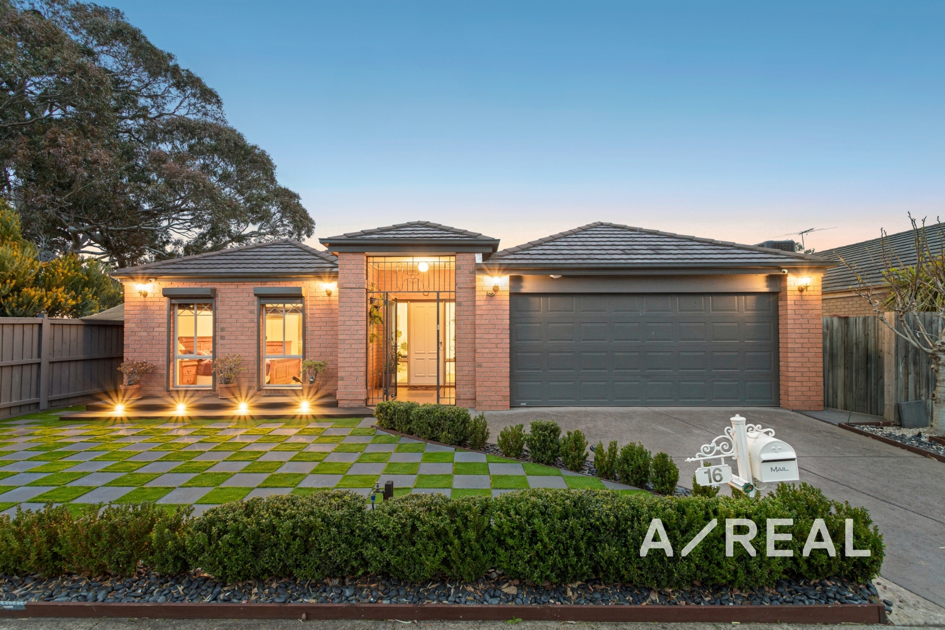 16 Penola Drive, South Morang VIC 3752 