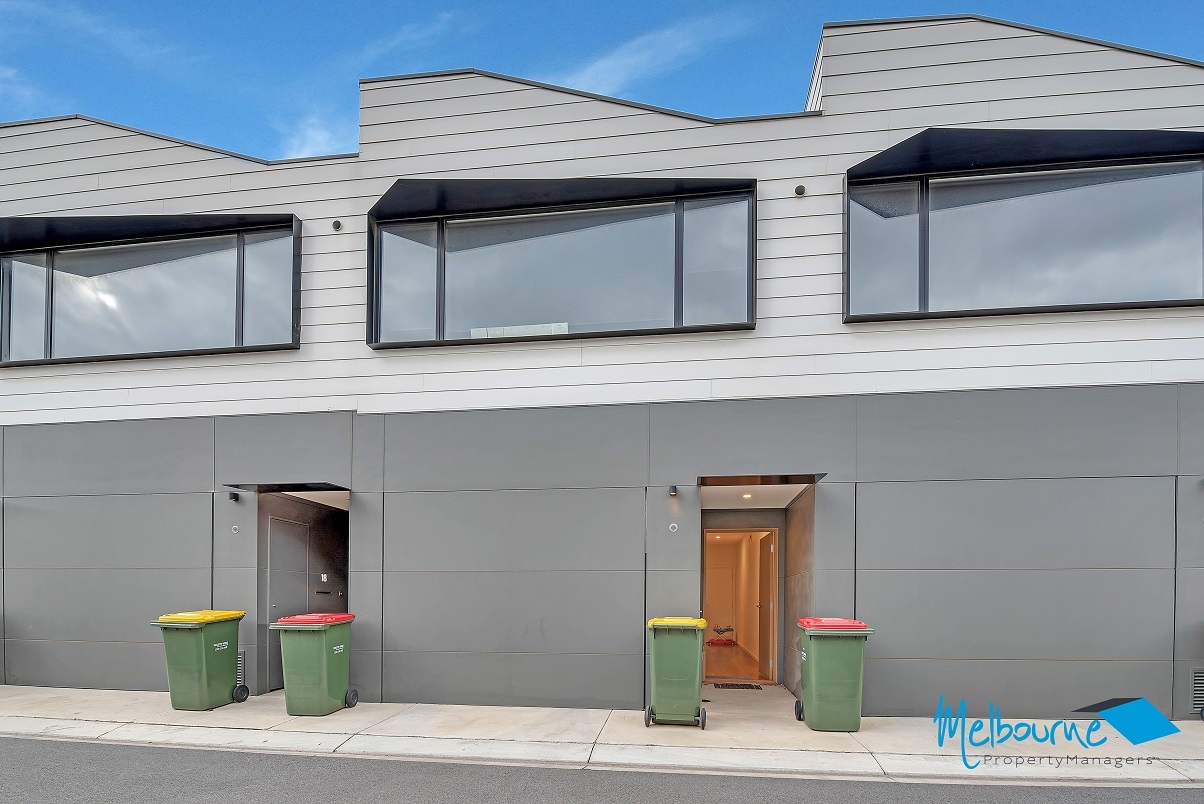 16 Sharp Circuit, Mill Park VIC 3082 